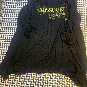 Missouri tigers tee. XXL, hem longer on sides